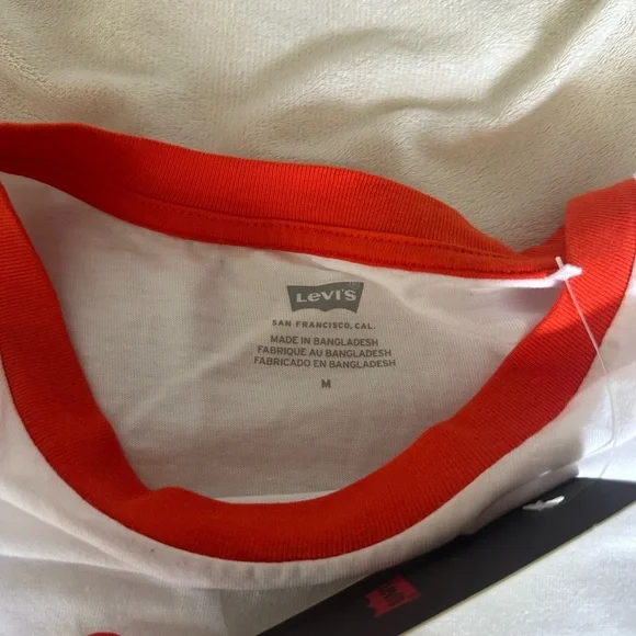 NWT 💫 Levi's Tee - Picture 3 of 4